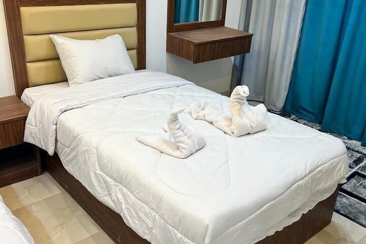 Room 9 of 29