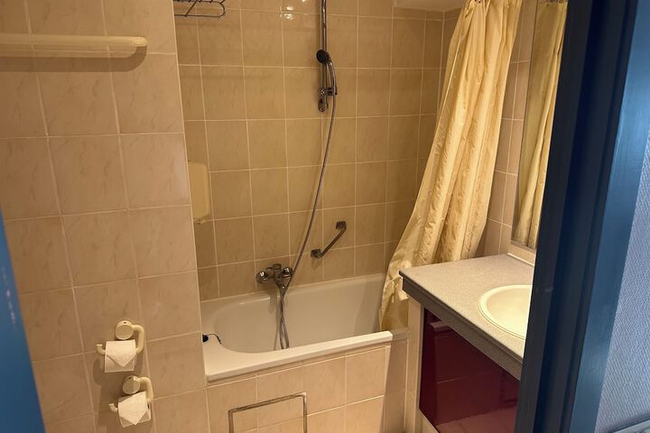 Room 12 of 14