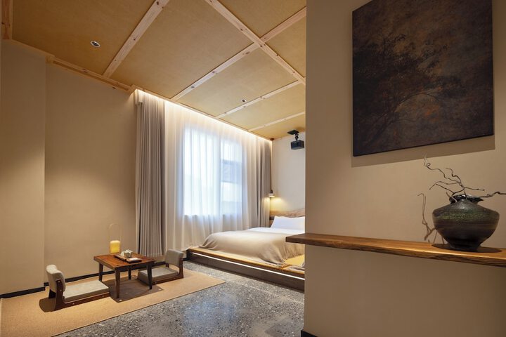 Room 9 of 94