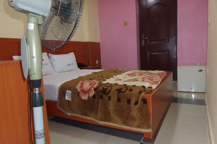 Room 2 of 28