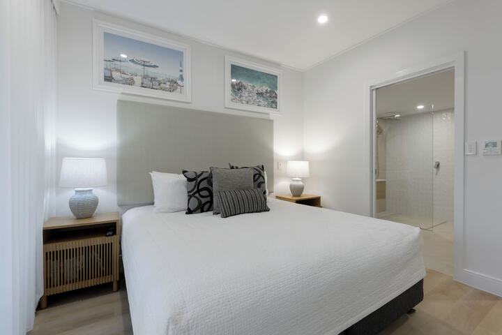 Room 4 of 74