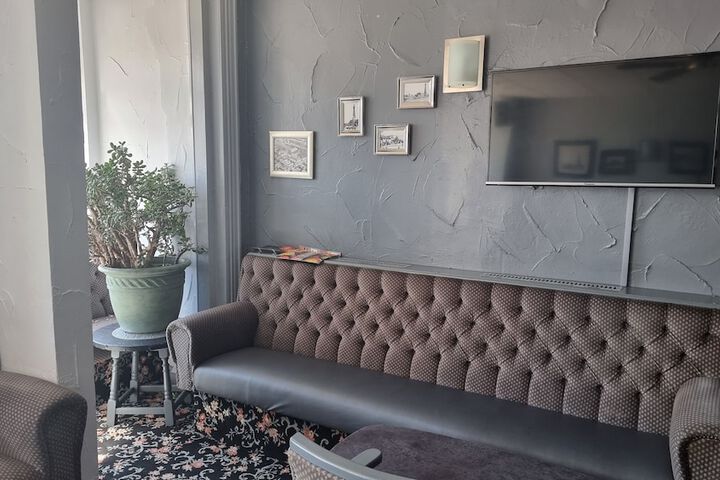 Lounge 51 of 55