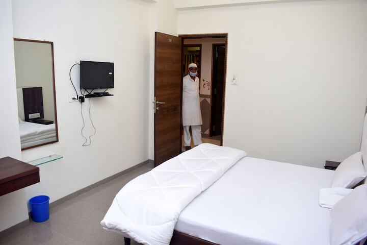 Room 6 of 36