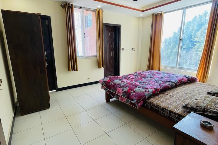 Room 5 of 20