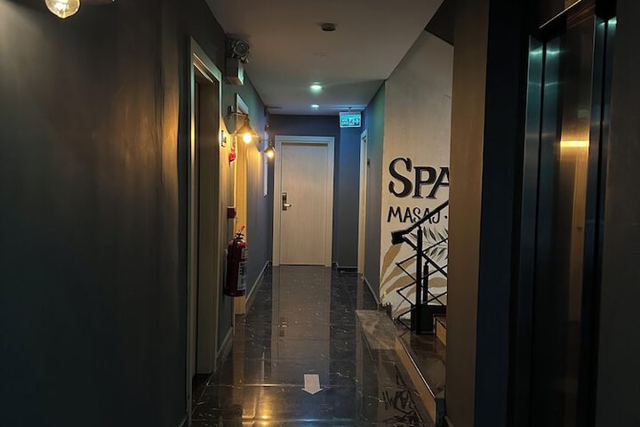Ballroom/Hall 22 of 24