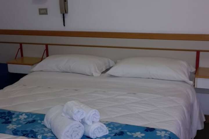 Room 5 of 26
