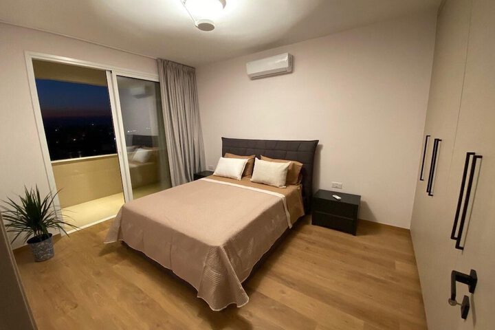 Room 2 of 9
