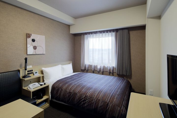 Room 5 of 28
