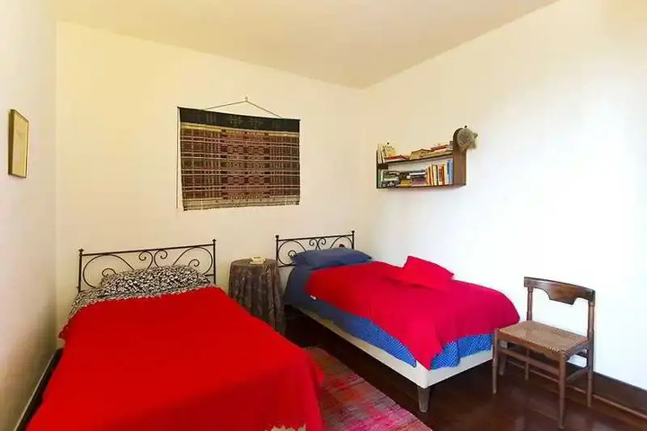 Room 2 of 8
