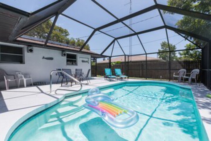 Nantucket Home 2 Bedrooms, Private Pool, Fenced Yard, Sleeps 6