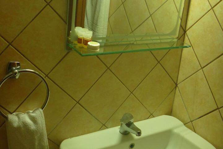 Room 16 of 27