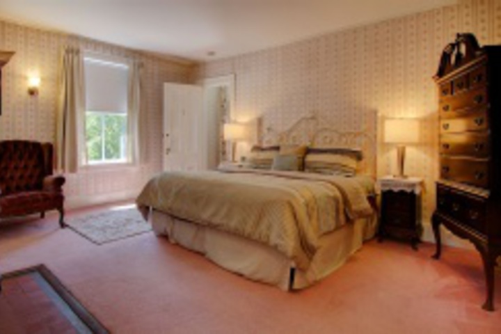 Room 151 of 408