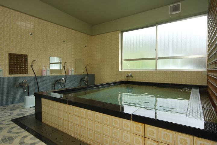 Room 3 of 8