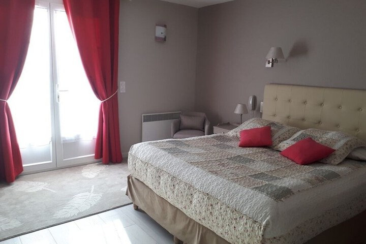 Room 6 of 77