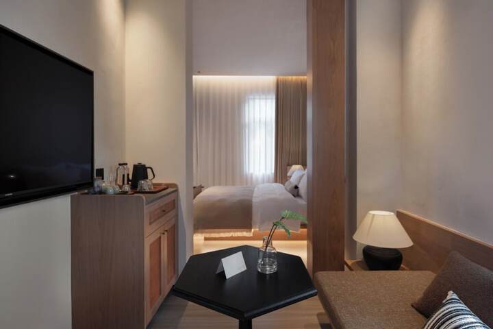 Room 56 of 100
