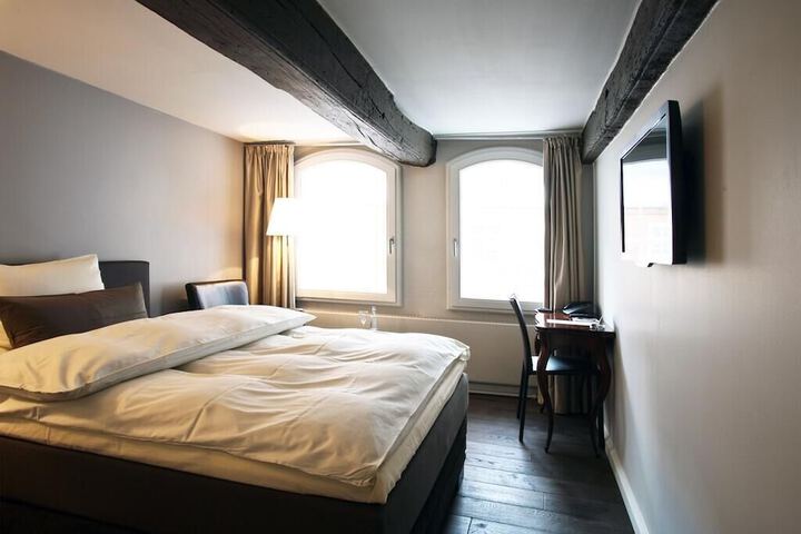 Room 6 of 54