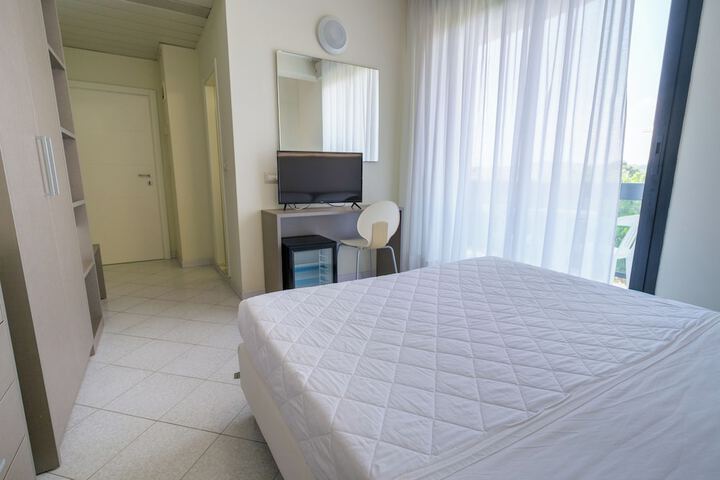 Room 10 of 67