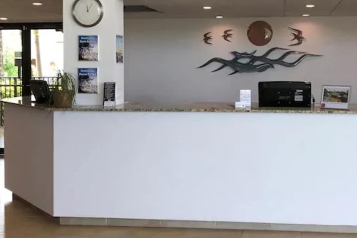 Check-in/check-out kiosk