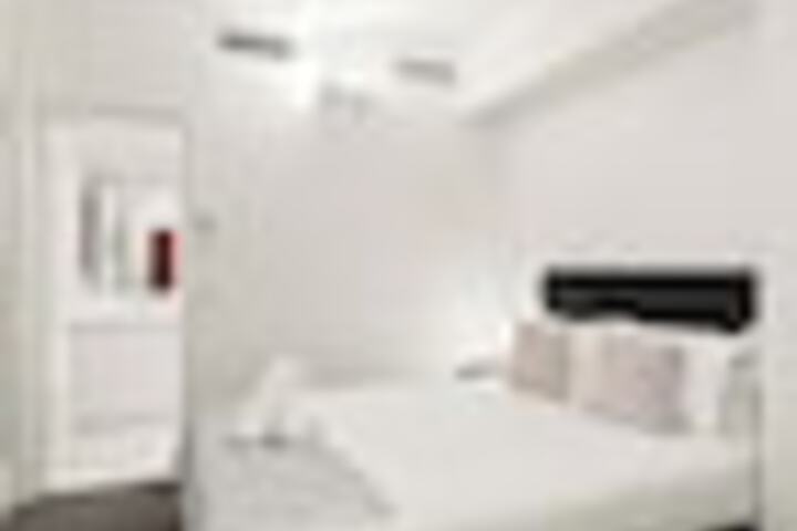 Room 74 of 318