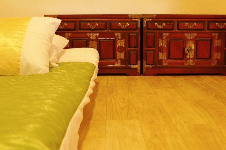 Room 12 of 32