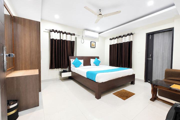 Room 8 of 16