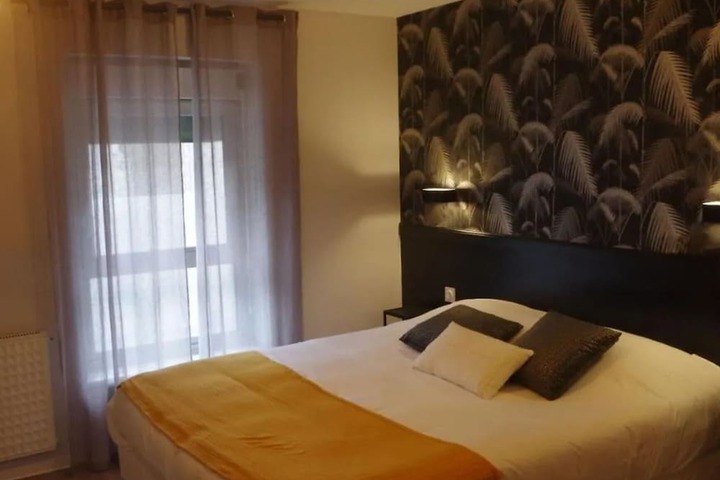 Room 2 of 7