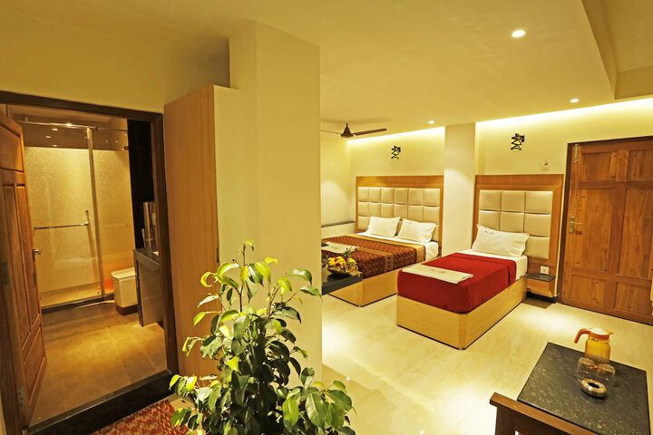 Room 14 of 33