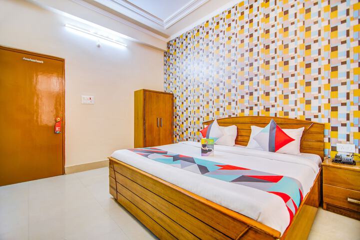 Room 6 of 18