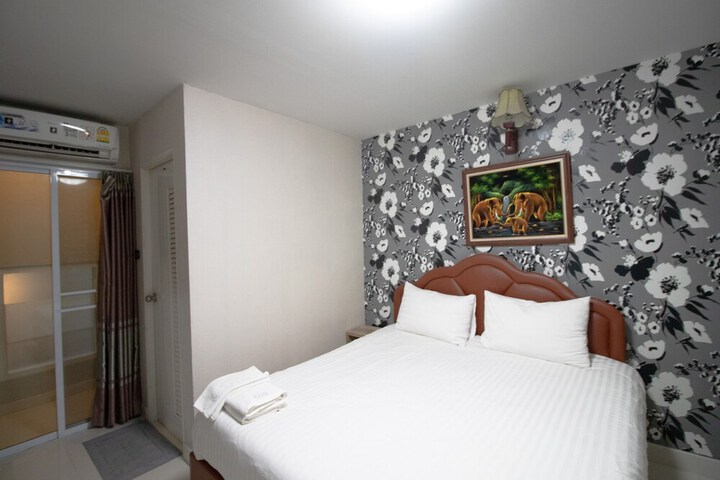 Room 8 of 31