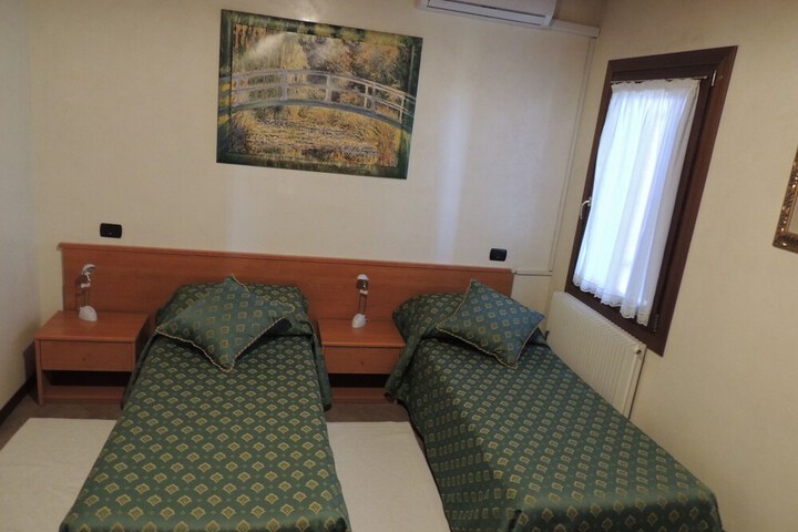 Room 5 of 46