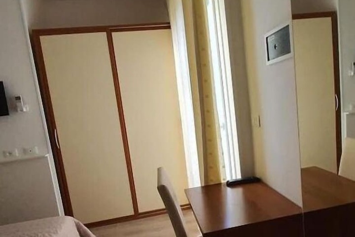 Room 6 of 61