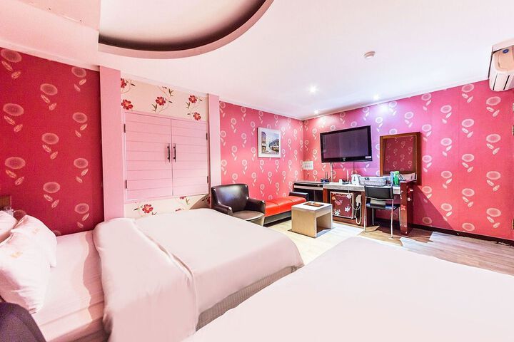 Room 37 of 38