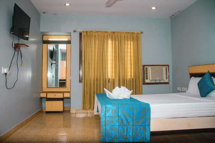 Room 12 of 27