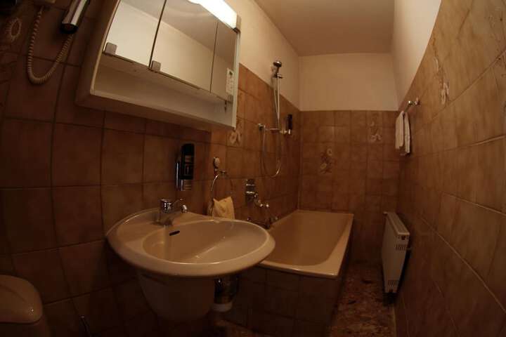 Room 23 of 63