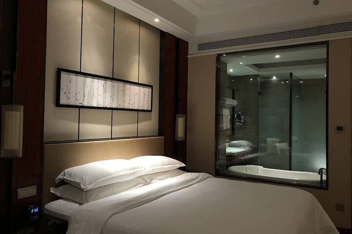 Room 8 of 65