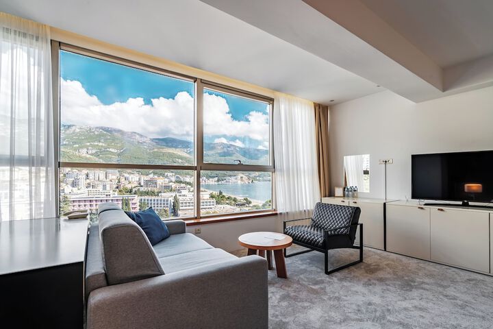 Room 95 of 150