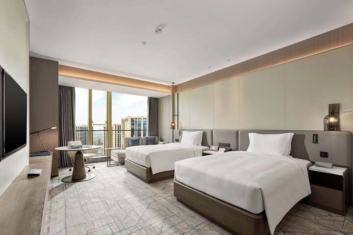 Room 32 of 63