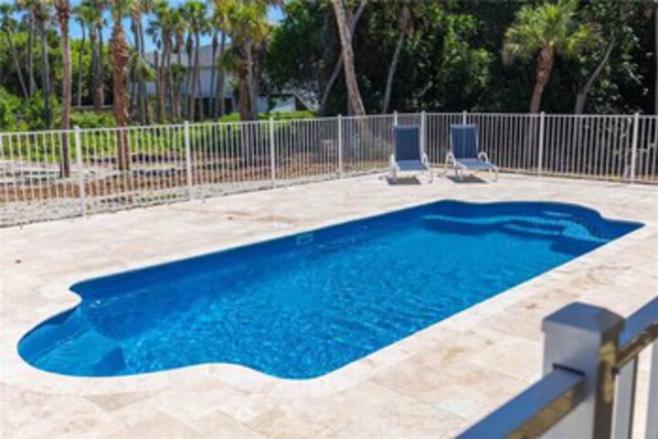 Pool 10 of 23