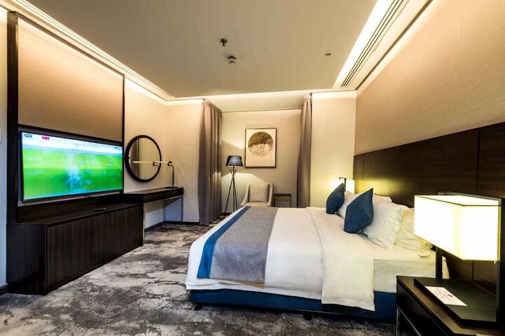 Room 9 of 16