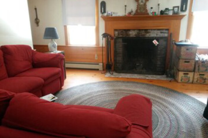 Room 4 of 8