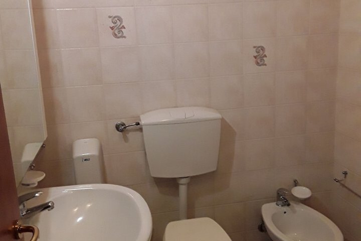 Room 18 of 33