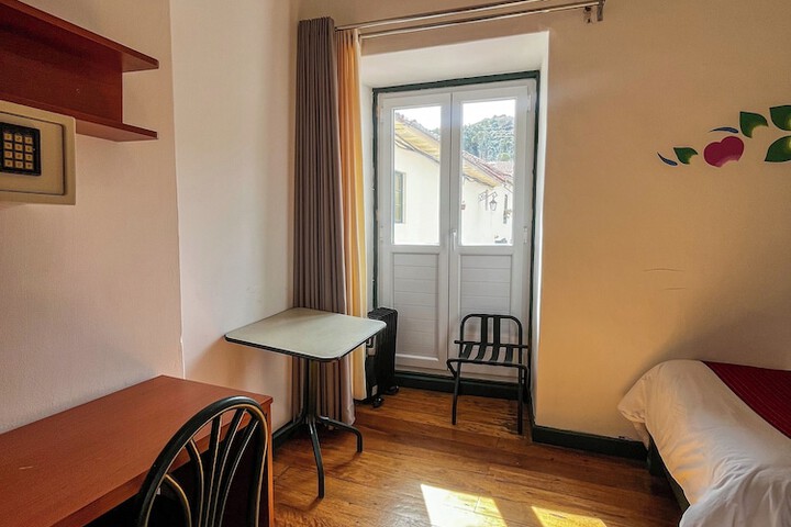 Room 28 of 89