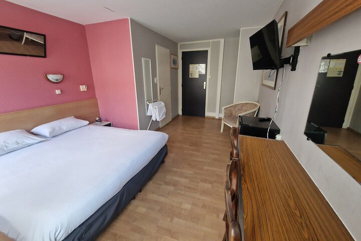 Room 16 of 25
