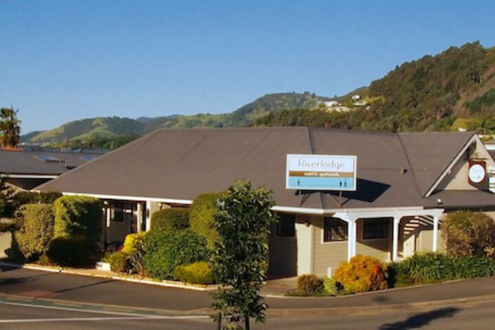 Hotel Exterior 50 of 54
