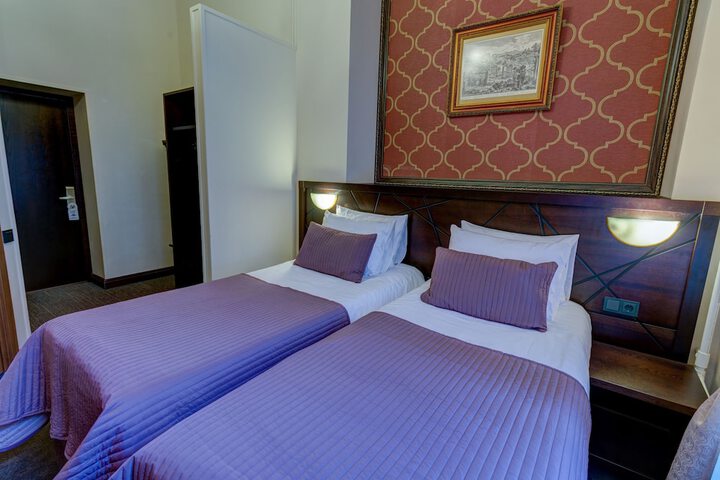 Room 8 of 89