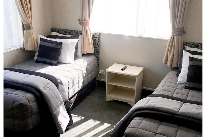 Room 9 of 32