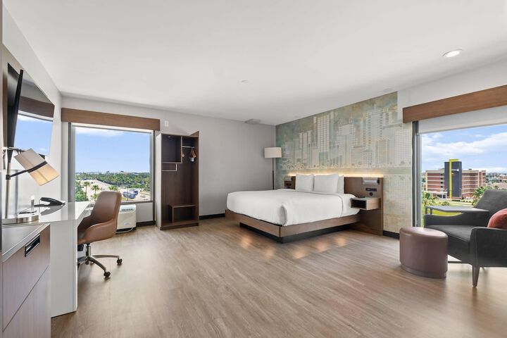Room 35 of 66