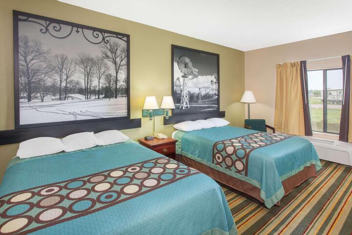 1 Queen Bed (10 of 13)