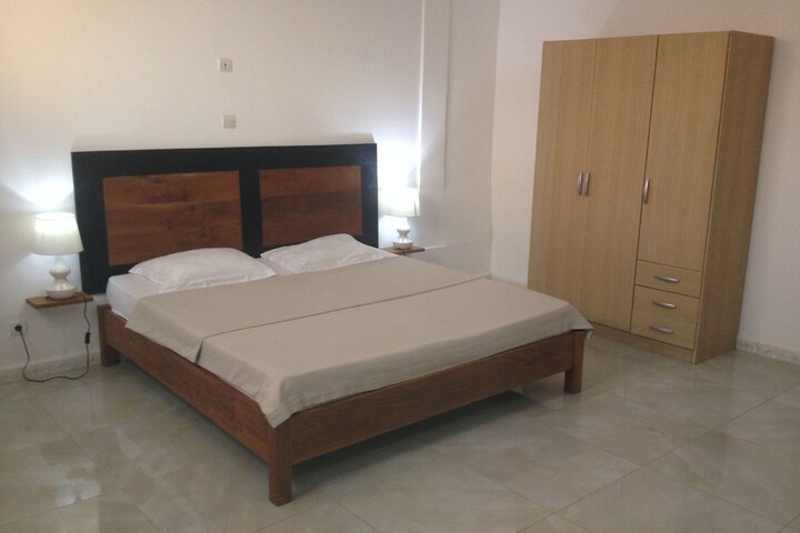 Room 5 of 16