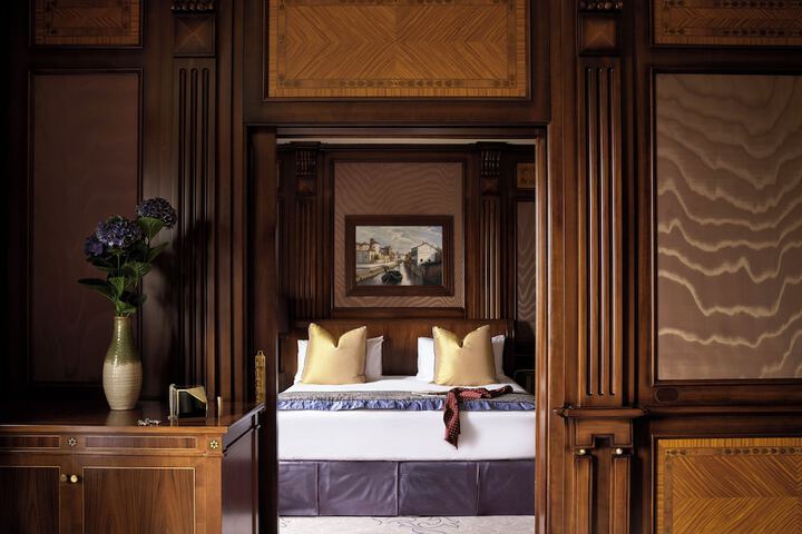 Room 32 of 71